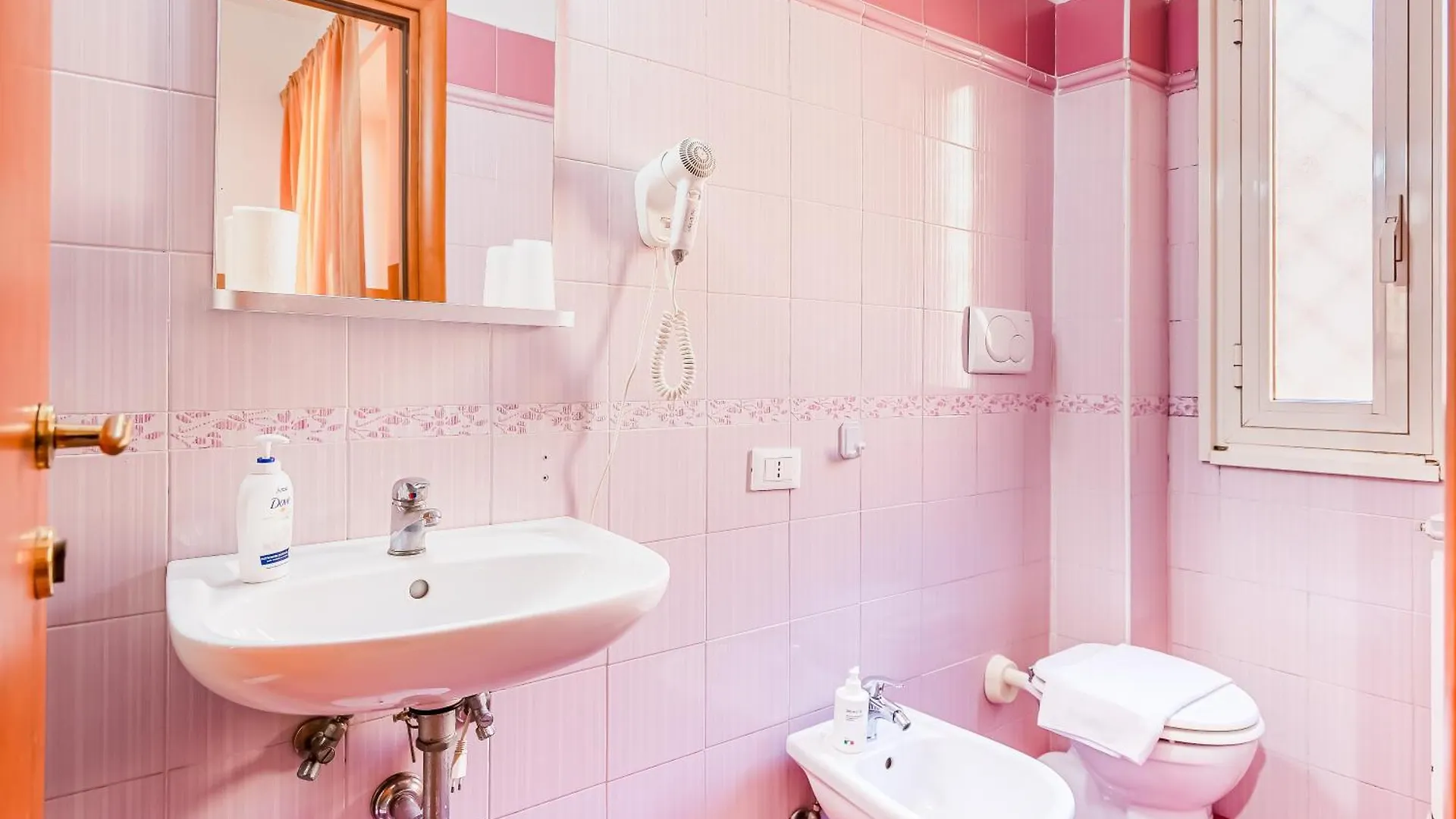 Booking Inn Řím 0*,  Itálie